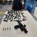 Dupla é presa com pistola, munição e drogas em Vassouras