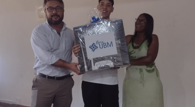Nova UBM entrega bolsas de estudo a alunos de escolas estaduais do Sul Fluminense
