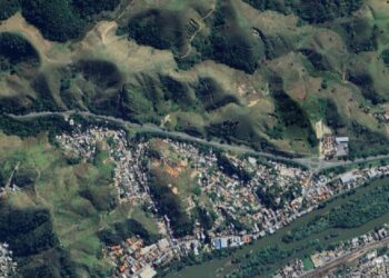Acidente envolvendo três veículos causa interdição total em trecho da Lúcio Meira, em Barra do Piraí