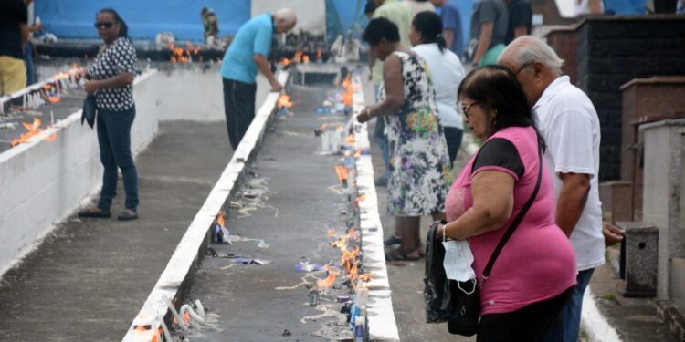 Cemitérios de Barra Mansa recebem mais de 11 mil pessoas no feriado de Finados