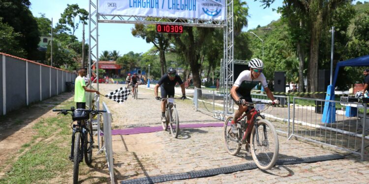 Circuito de Bike reúne dezenas de ciclistas em Barra Mansa