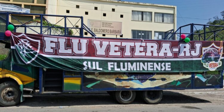 Carreata do Fluminense em comemoração a Libertadores arrecada mais de 200 kg de alimentos em BM