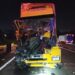 Motorista fica ferido em engavetamento entre carreta e caminhões na Dutra, em Itatiaia
