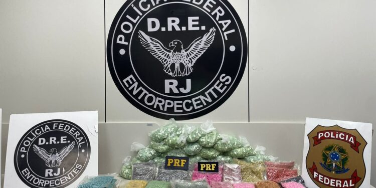 Homem é preso em flagrante transportando mais de 60 mil comprimidos de ecstasy na BR-040