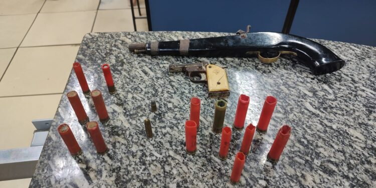 Operação Vigilância Integrada prende homem por porte ilegal de arma em Barra do Piraí