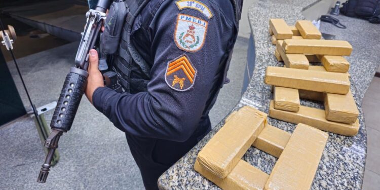 Homem é preso transportando mais de 9 kg de maconha na Dutra
