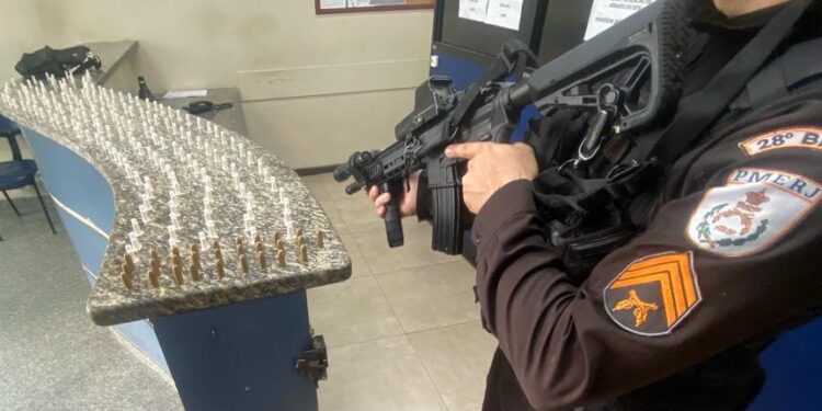 Polícia Militar prende homem em posse de drogas e munição em Barra Mansa