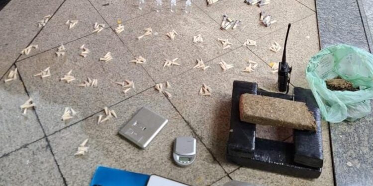 Jovem é preso por tráfico de drogas e corrupção ativa em Porto Real
