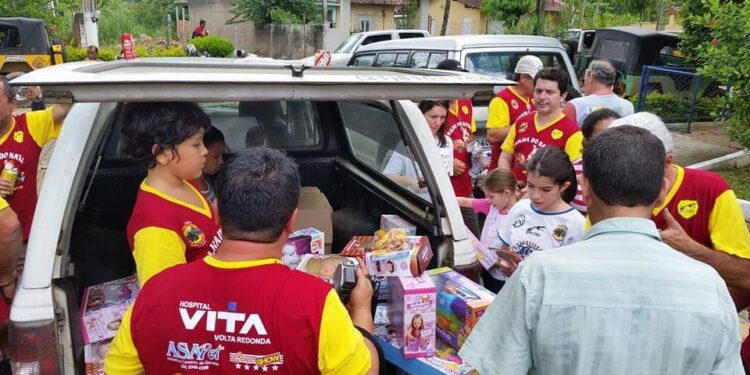 Jeep Clube Volta Redonda arrecada brinquedos para serem distribuídos no &nbsp;“Trilha de Natal”