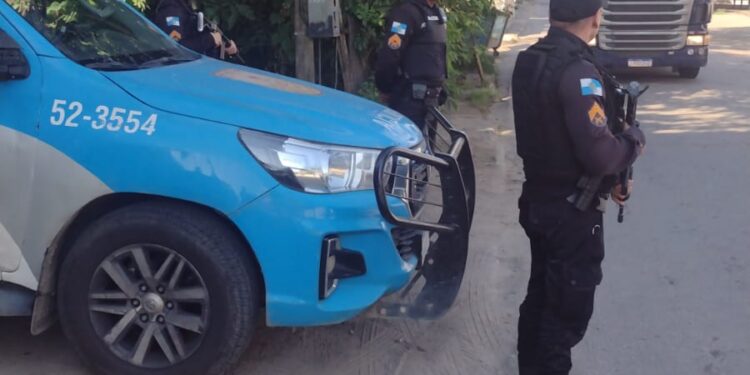 Polícia Militar realiza operação no bairro Siderlândia, em Barra Mansa