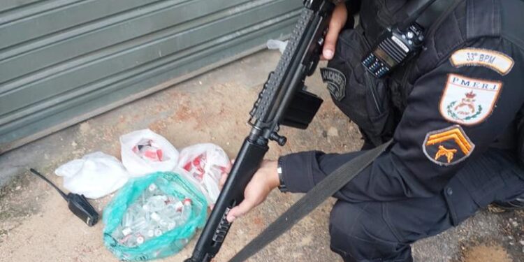 Operação da PM apreende drogas e granada em Angra dos Reis