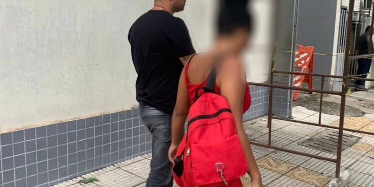 Funcionária de loja é presa em flagrante por utilizar atestado médico falso em Volta Redonda