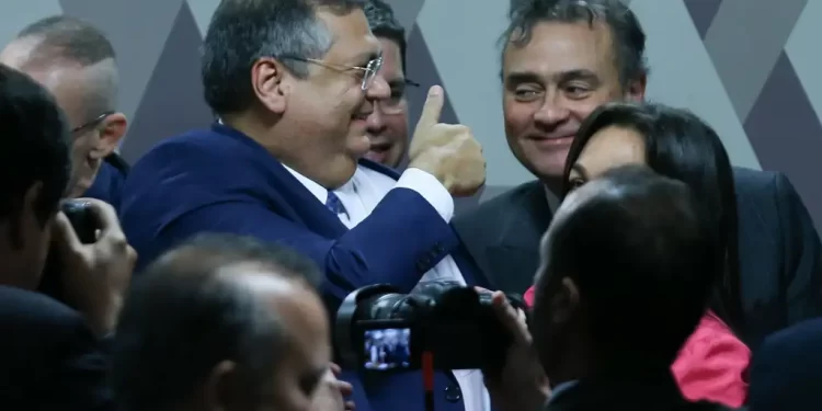 Senado aprova indicação de Flávio Dino para ministro do STF