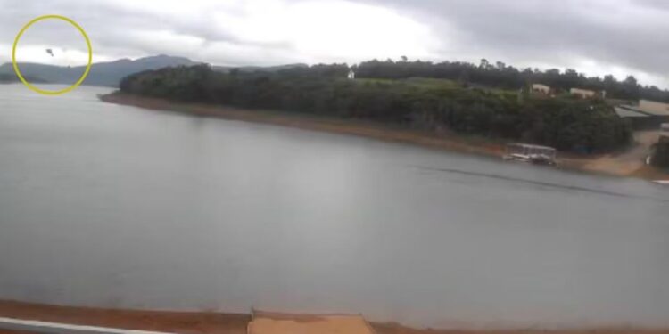 Três pessoas ficam feridas em queda de helicóptero em Minas Gerais&nbsp;
