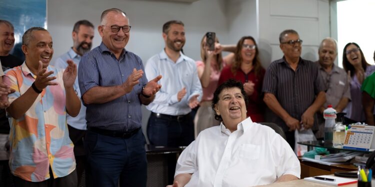 Neto reassume comando da Prefeitura de Volta Redonda