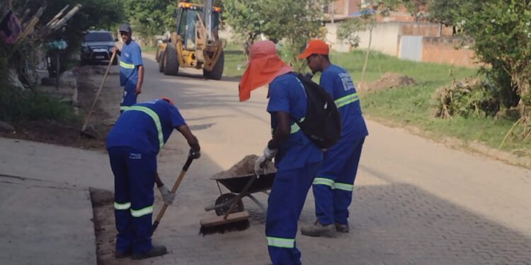 Barra Mansa intensifica limpeza de ruas com foco no período de chuvas