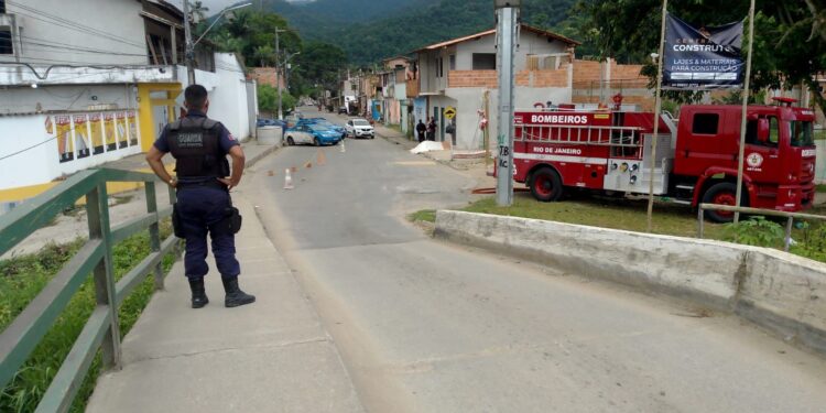 Vídeo: Esquadrão Antibombas desarma granada em Paraty