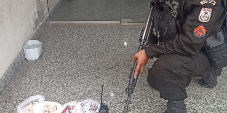 Homem é preso e drogas apreendidas em Angra dos Reis