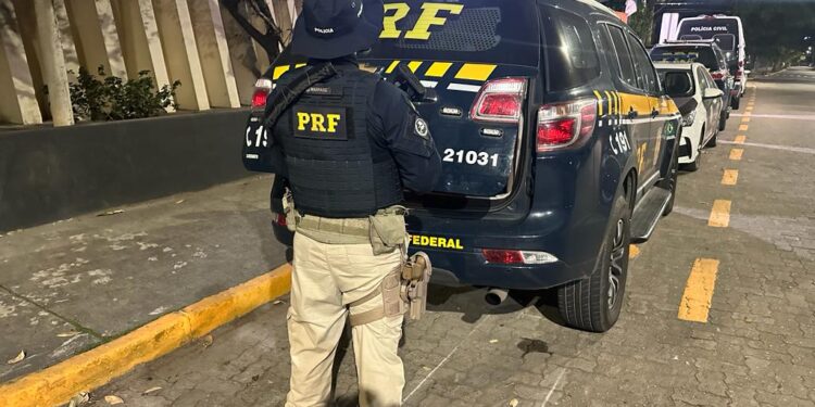 Procurado pela Justiça por homicídio é preso na Dutra, em Itatiaia