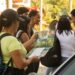 Eletronuclear distribui calendários com informações sobre segurança nuclear em Angra