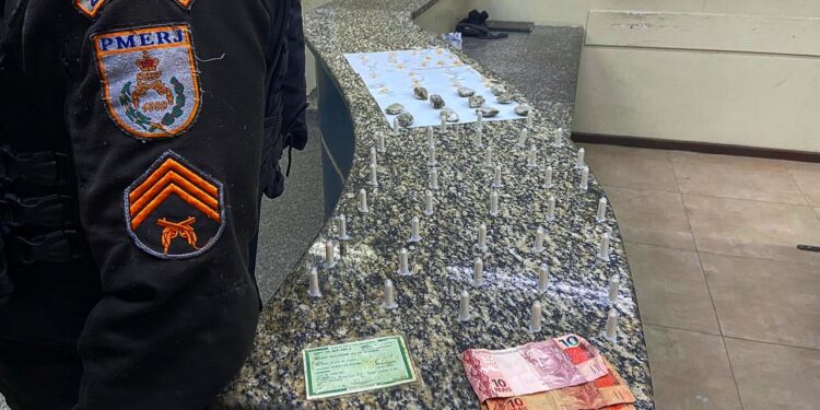 Homem é detido com drogas no São Sebastião, em Barra Mansa