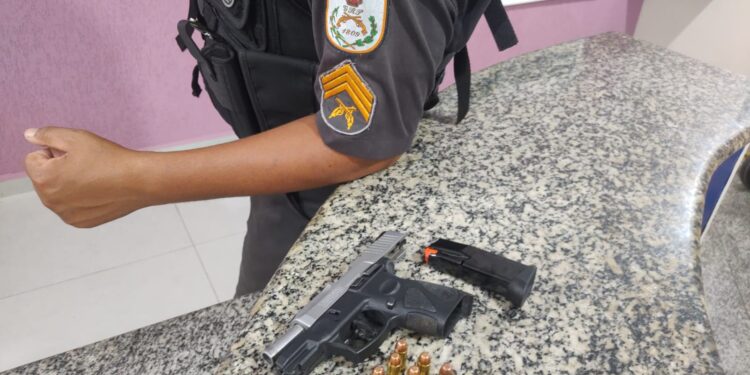 Homem armado é preso por agressão contra três mulheres em Volta Redonda