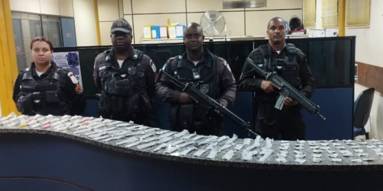 Polícia Militar apreende drogas no Areal, em Barra do Piraí