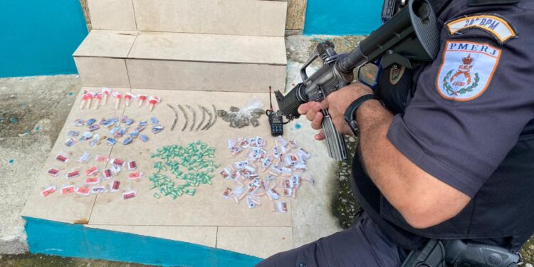 Polícia Militar apreende grande quantidade de drogas em operação em Volta Redonda