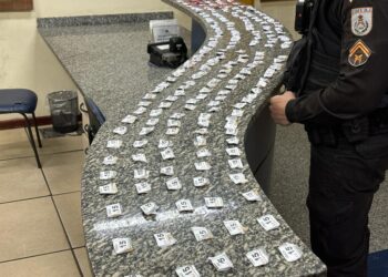 Polícia Militar apreende 187 pedras de crack em Barra do Piraí