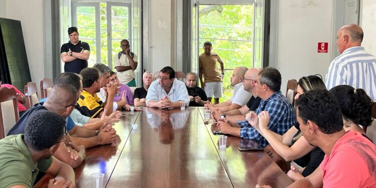 Deputado Munir Neto se reúne com lideranças políticas de Valença e Rio das Flores