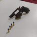 Menor é apreendido por porte ilegal de arma no Aterrado, em Volta Redonda