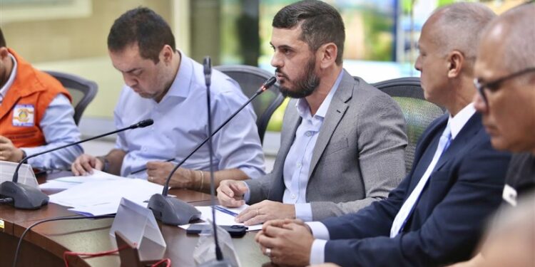 Alerj participa de reunião do comitê de combate aos efeitos das fortes chuvas no estado
