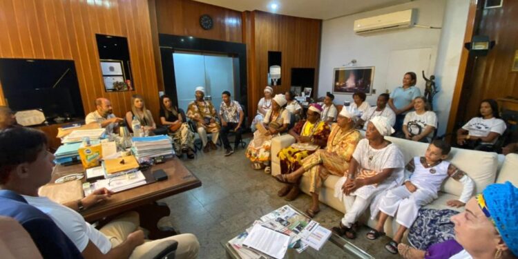 Mario Esteves recebe representantes de religiões de matrizes africanas
