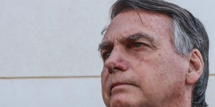 STF determina que Bolsonaro entregue passaporte à Justiça&nbsp;