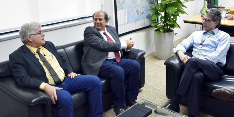 Presidente da Eletronuclear recebe representantes da CNEN