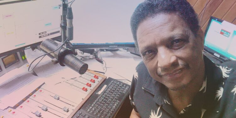 Tico Balanço celebra 62 anos de vida e 45 de samba no Clube Municipal de Barra Mansa