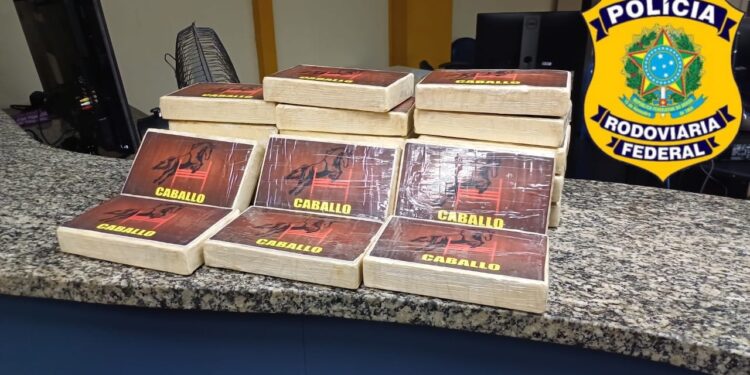 Homem é preso transportando 20kg de cocaína na Dutra, em Itatiaia