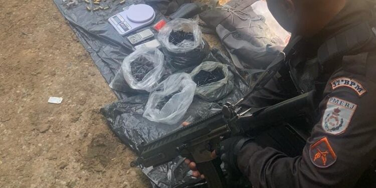 Homem é preso por tráfico de drogas no Nova Esperança, em Barra Mansa
