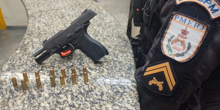Homem armado é baleado após ameaçar atirar contra policial militar durante fuga em Barra Mansa