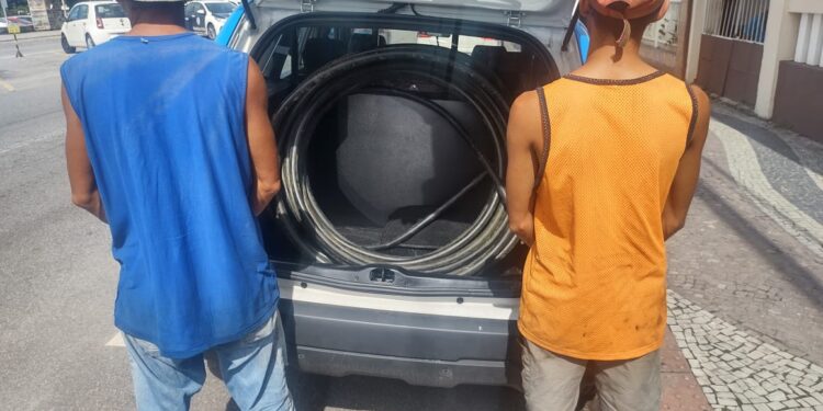 Dupla é presa furtando cabos de telefone em Angra dos Reis