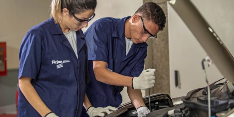Firjan SENAI abre mais de 1,4 mil vagas em cursos de qualificação profissional na região