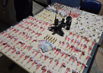Trio é preso com arma e drogas em Volta Redonda