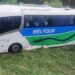 Ônibus sai da pista e vários passageiros ficam feridos