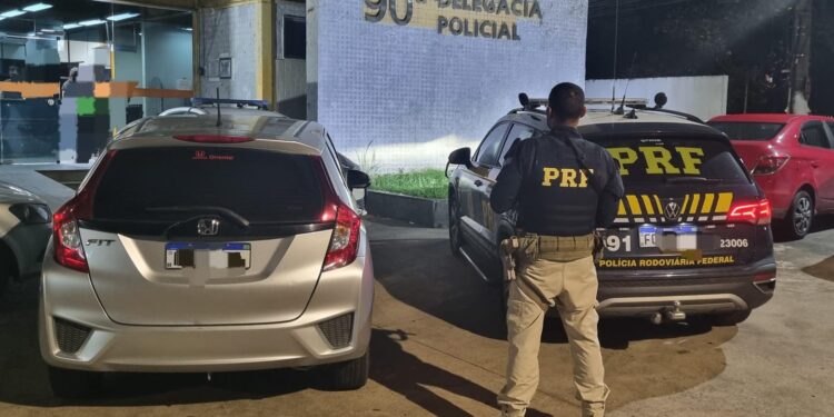 Veículo clonado é recuperado na Dutra, em Barra Mansa