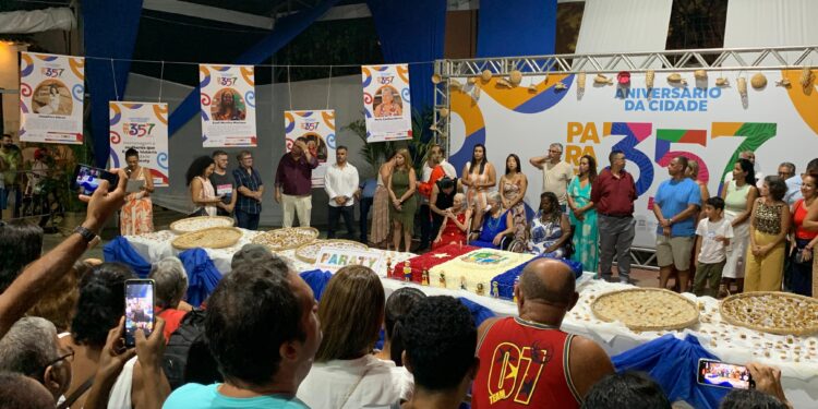 Paraty encerra comemorações de aniversário com show da Banda do Síndico e distribuição de bolo