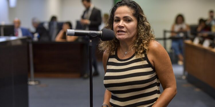 Planos de saúde podem ser proibidos de exigir consentimento do cônjuge para métodos contraceptivos