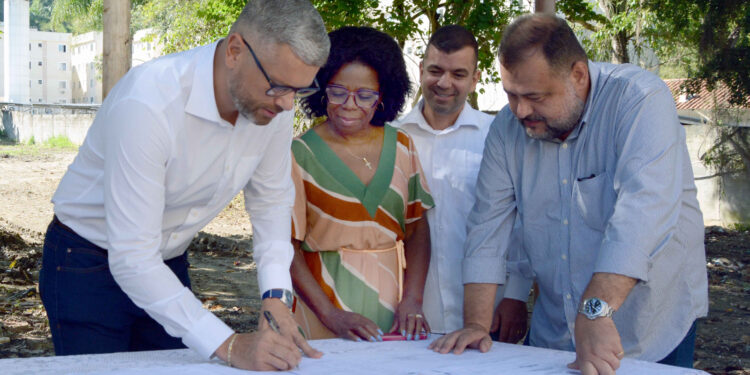 Drable assina ordem de serviço para construção de creche na Colônia
