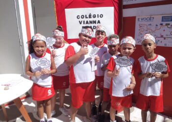 Alunos do Colégio Vianna Prado lideram campanha contra a dengue em Pinheiral