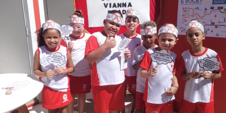 Alunos do Colégio Vianna Prado lideram campanha contra a dengue em Pinheiral