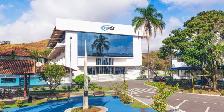 Pesquisa aponta que pós-graduação pode aumentar salário em até 255%